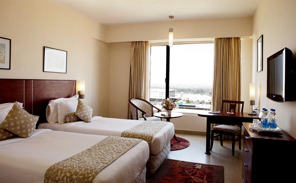 Oh Biz Premier At Leonia Hotell Hyderabad Eksteriør bilde