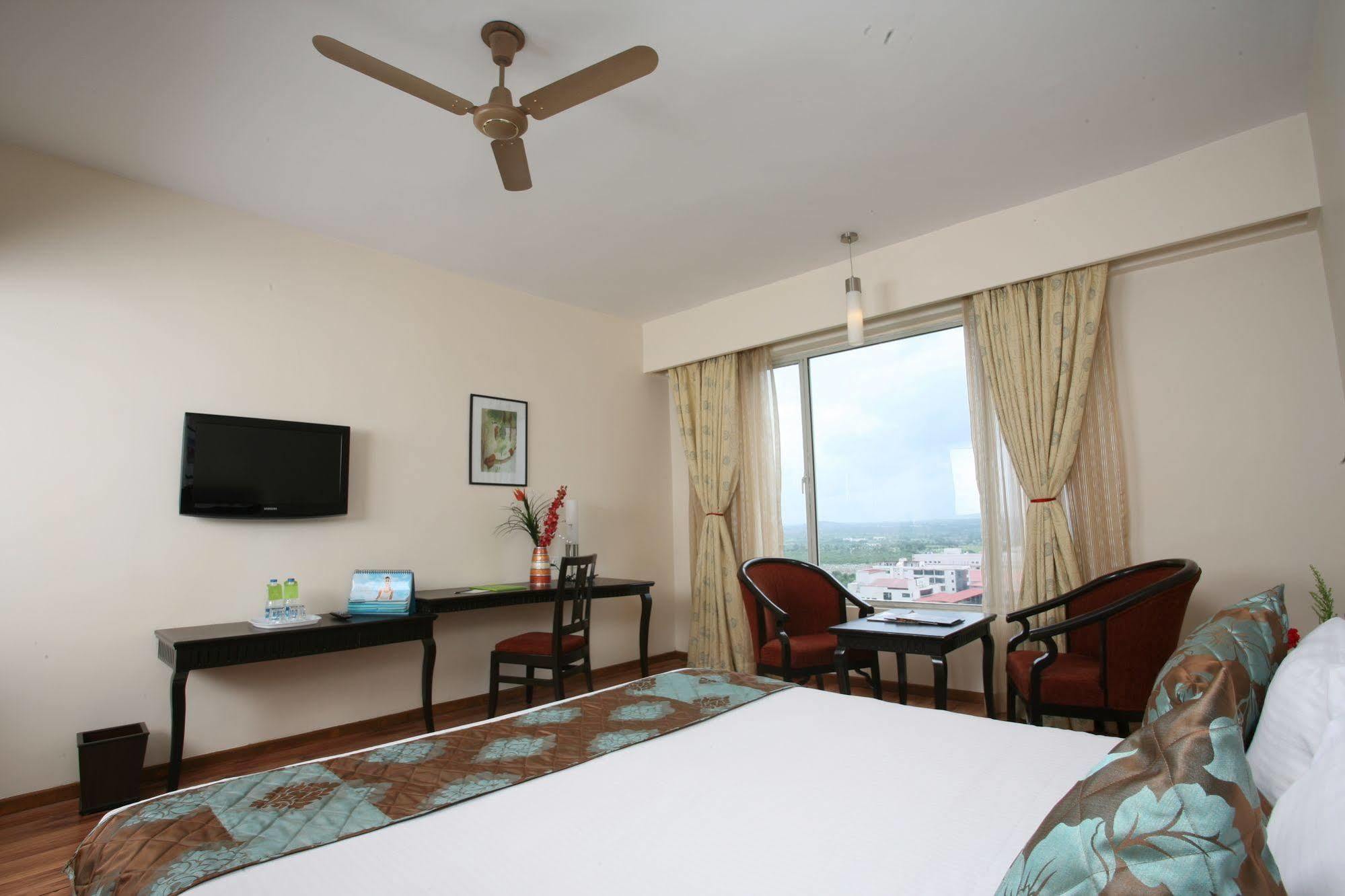 Oh Biz Premier At Leonia Hotell Hyderabad Eksteriør bilde