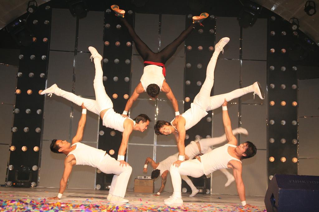 Oh Biz Premier At Leonia Hotell Hyderabad Eksteriør bilde